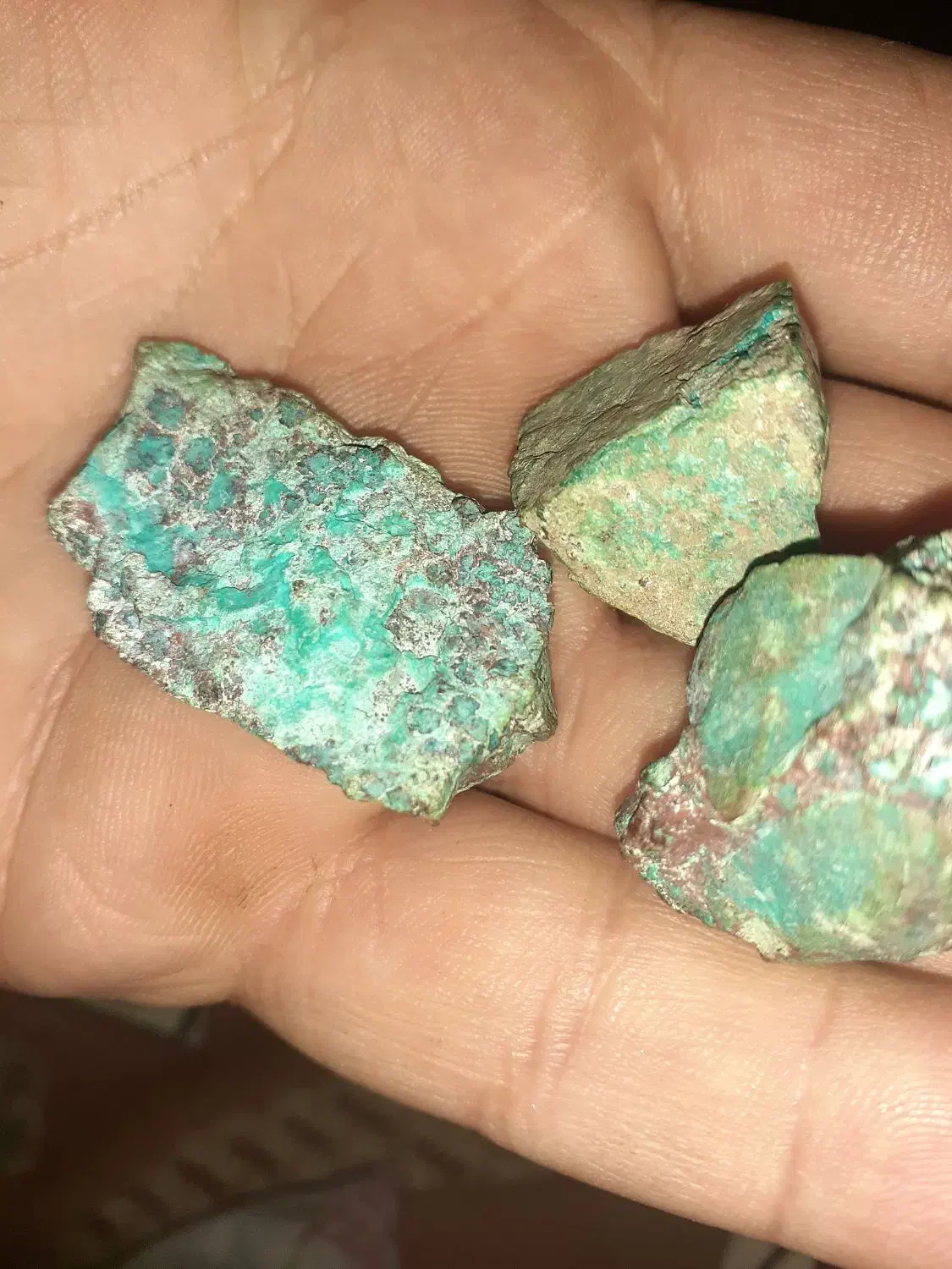 سنگ فیروزه راف|بدلیجات|رباطکریم, شترخوار|دیوار