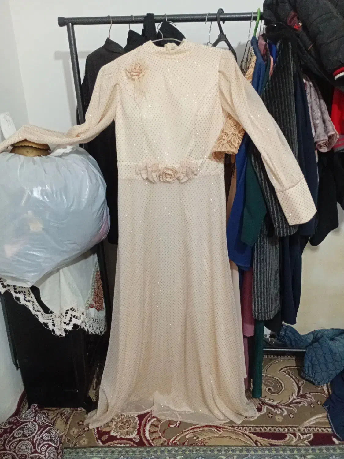 لباس مجلسی شیک ونو|لباس|گلوگاه بابل (گلیا), |دیوار