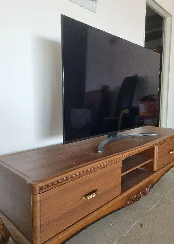 تلویزیون اصلی 55 اینچ LG ++ میز چوبی راش|تلویزیون و پروژکتور|شیراز, قدوسی غربی|دیوار