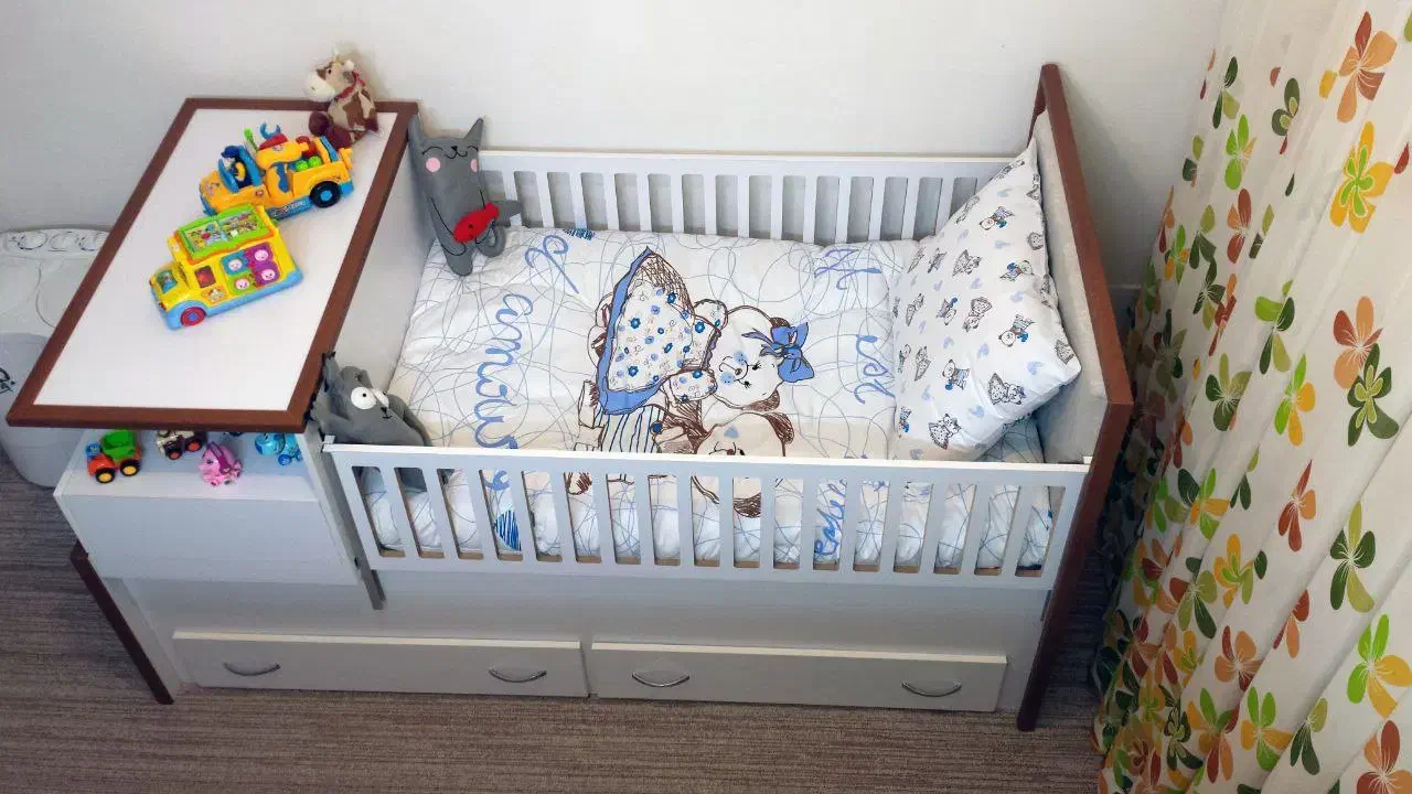 تخت و کمد کودک به همراه تشک خوشخواب|تخت و صندلی بچه|بجنورد, |دیوار