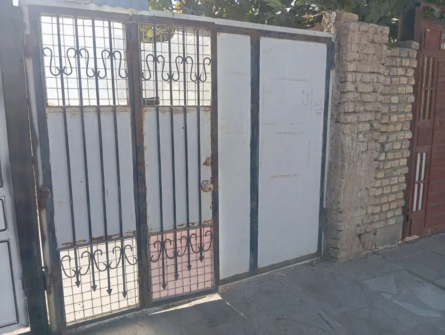 درب آهنی پارکینگ. دروازه|مصالح و تجهیزات ساختمان|قروه, |دیوار