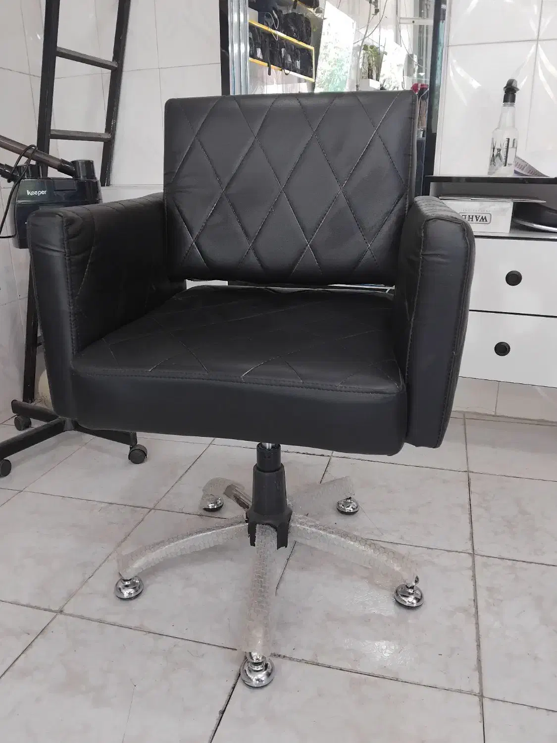 صندلی آرایشگاهی نو...|آرایشگاه و سالنهای زیبایی|شیراز, وزیرآباد|دیوار