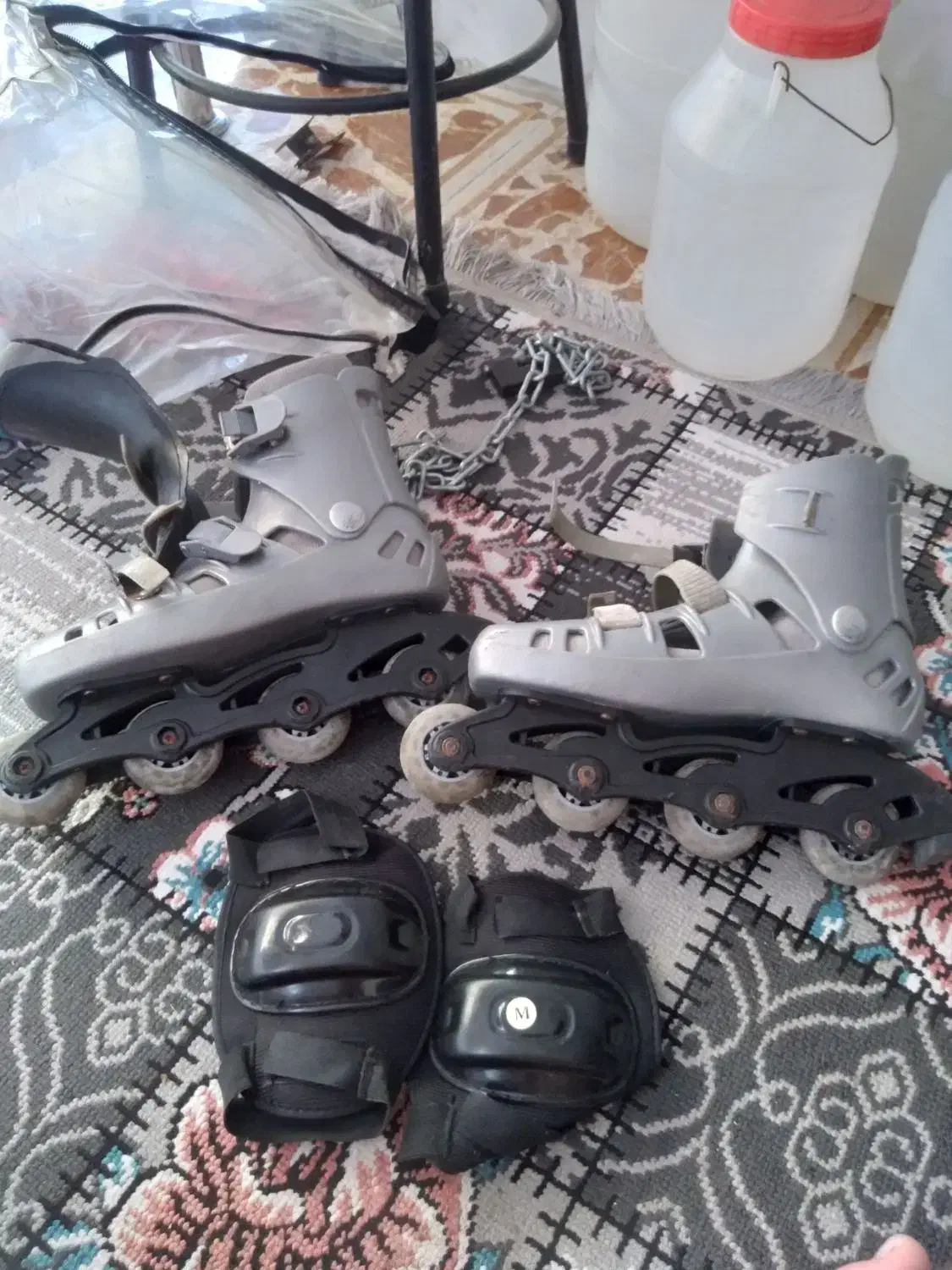 کفش اسکیت همراه با زانو بند|دوچرخه، اسکیت، اسکوتر|صومعهسرا, |دیوار