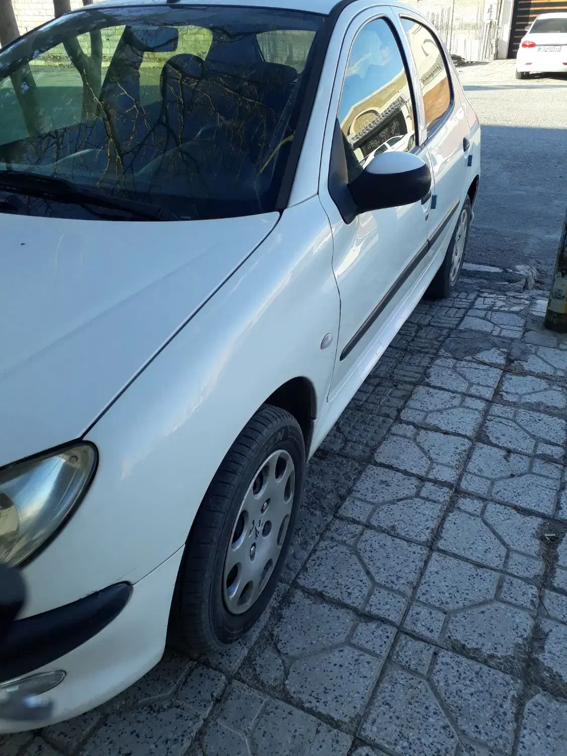 ۸۴ سفید|خودرو کلاسیک|فولادشهر, B4|دیوار