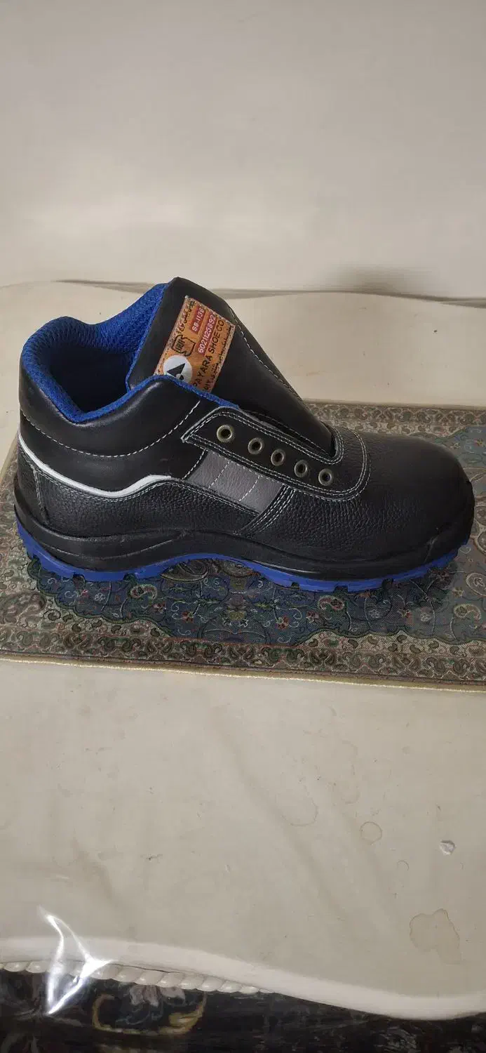 کفش ایمنی|کیف، کفش، کمربند|اهواز, سلطانمنش|دیوار