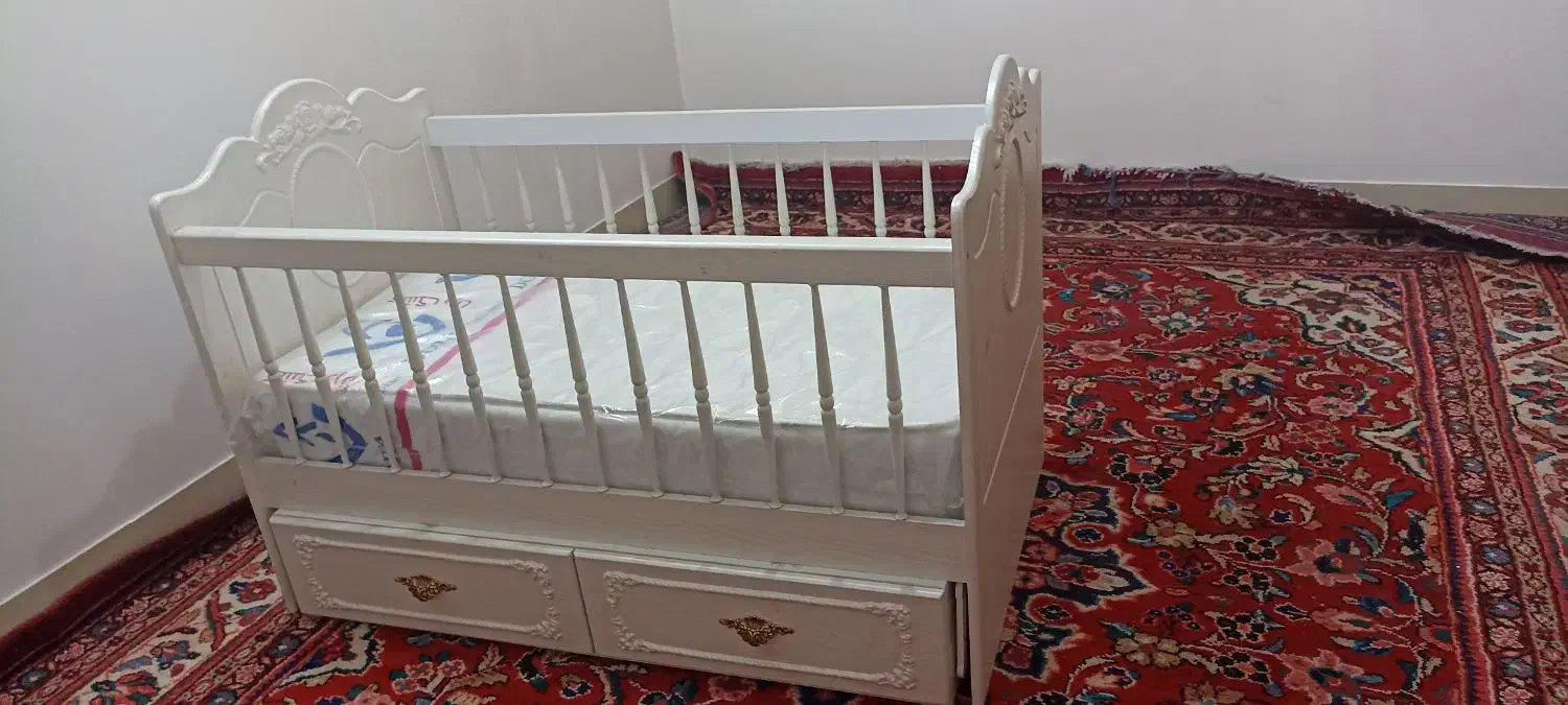 تخت نوزاد|تخت و صندلی بچه|قم, انسجام|دیوار