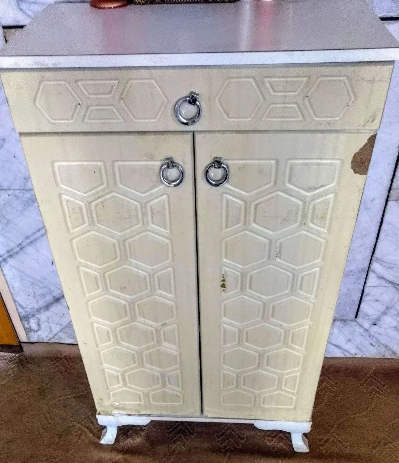 فروش میز ناهار خوری وجا کفشی ومقداری اثاث منزل|میز و صندلی غذاخوری|پرند, فاز ۶|دیوار