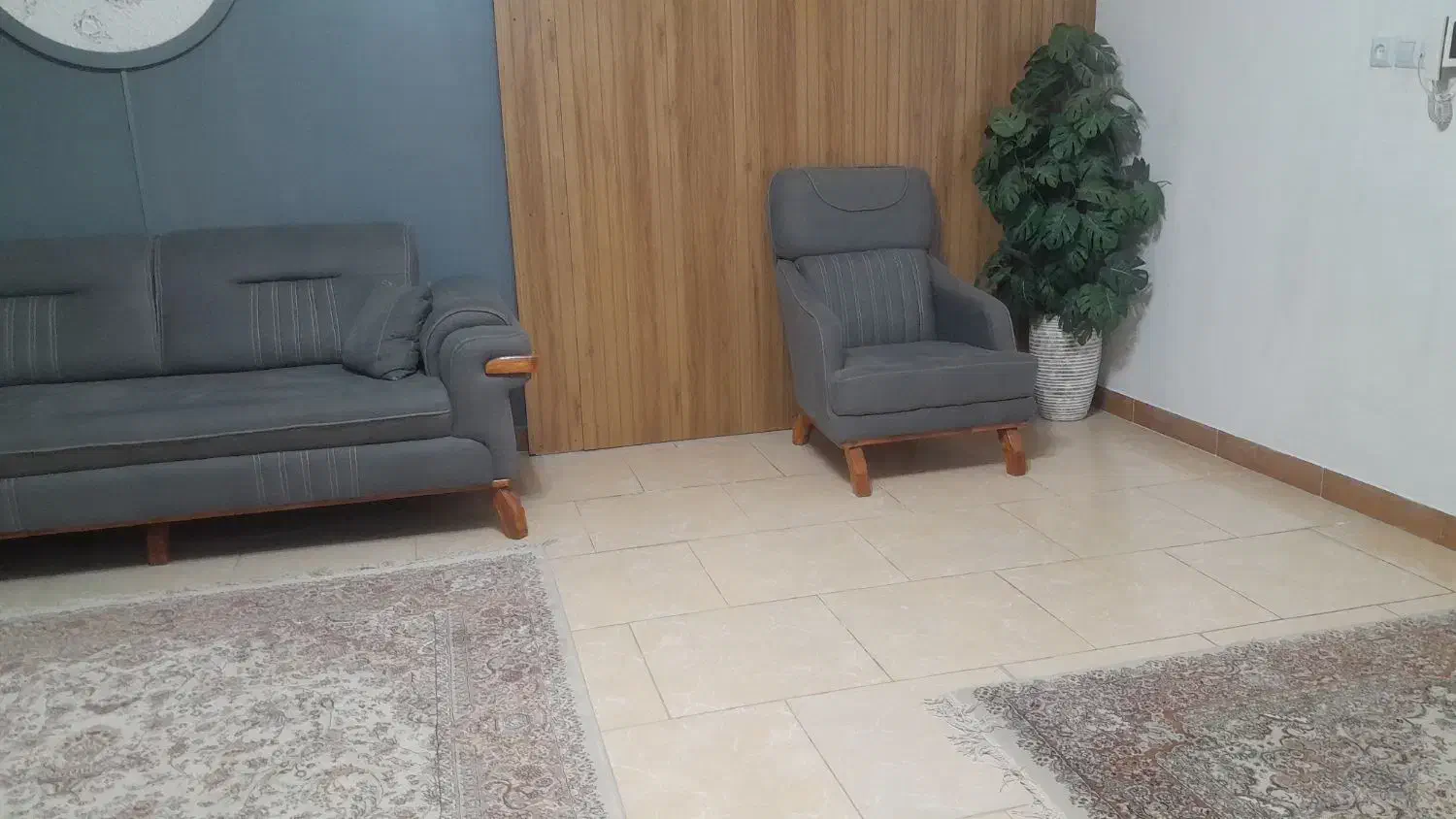 مبل به همراه جلو مبلی و سه عدد عسلی|مبلمان خانگی و میز عسلی|رشت, انصاری|دیوار