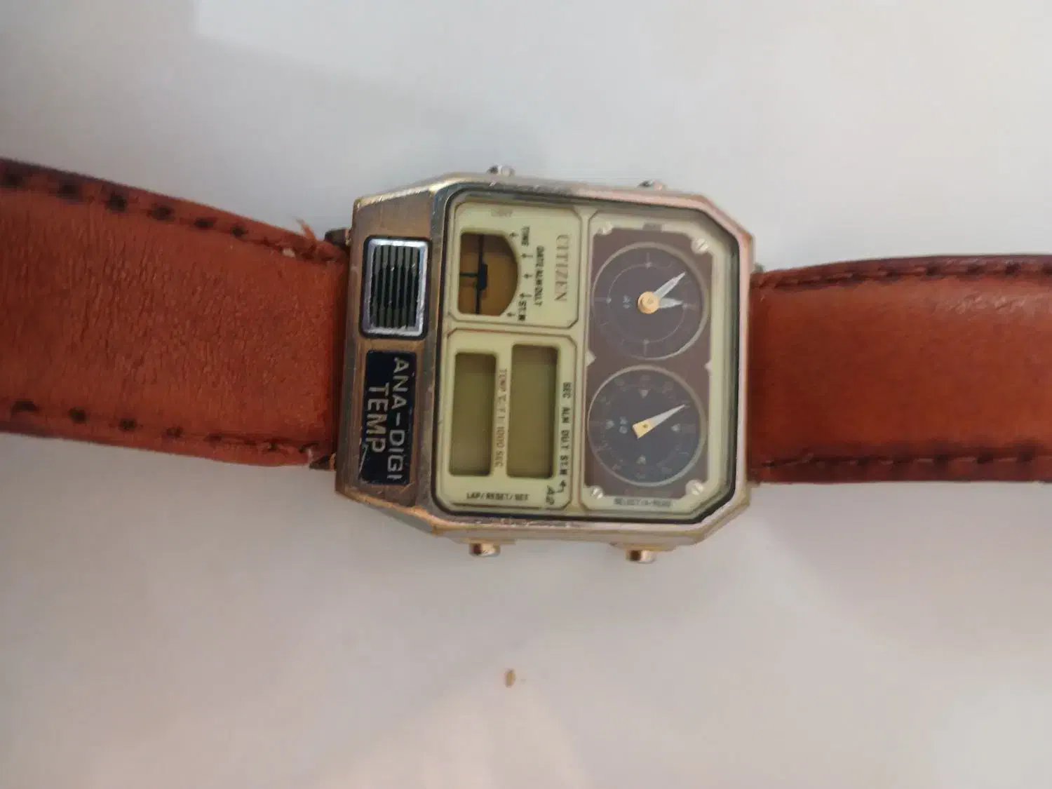 ساعت چهار. زمانه اصل ژاپن|ساعت|مشهد, فلسطین|دیوار