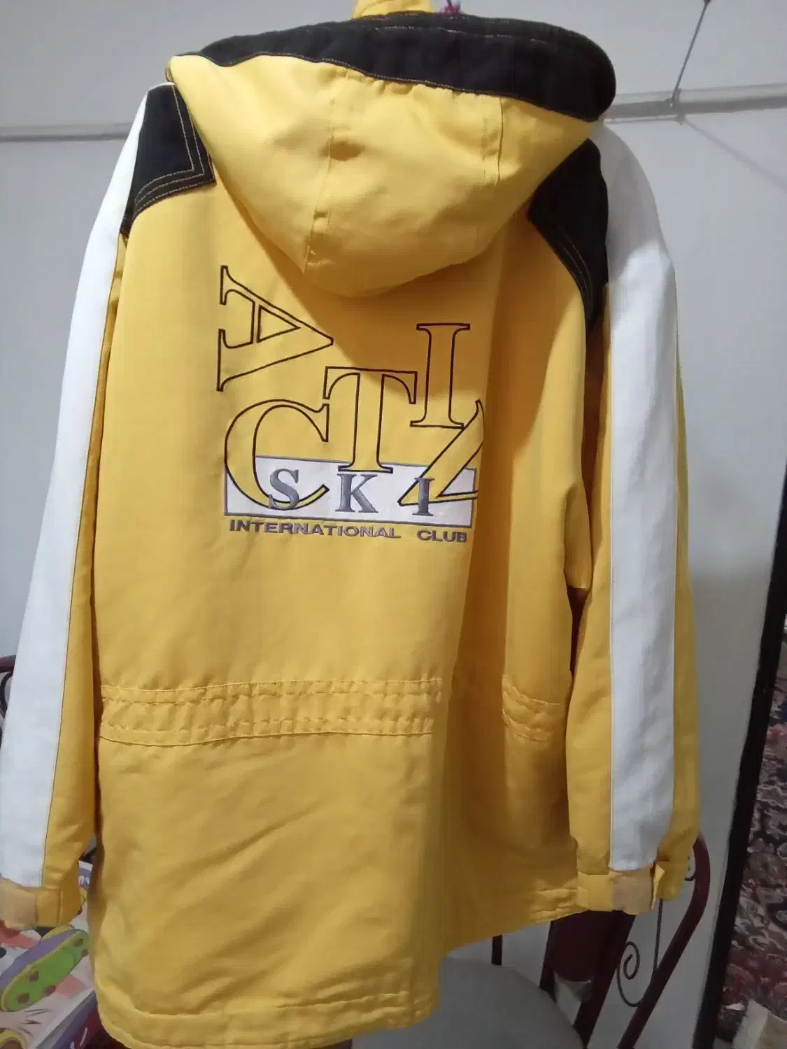 کاپیشن اسکیمو|لباس|شاهین‌شهر, فردوسی|دیوار