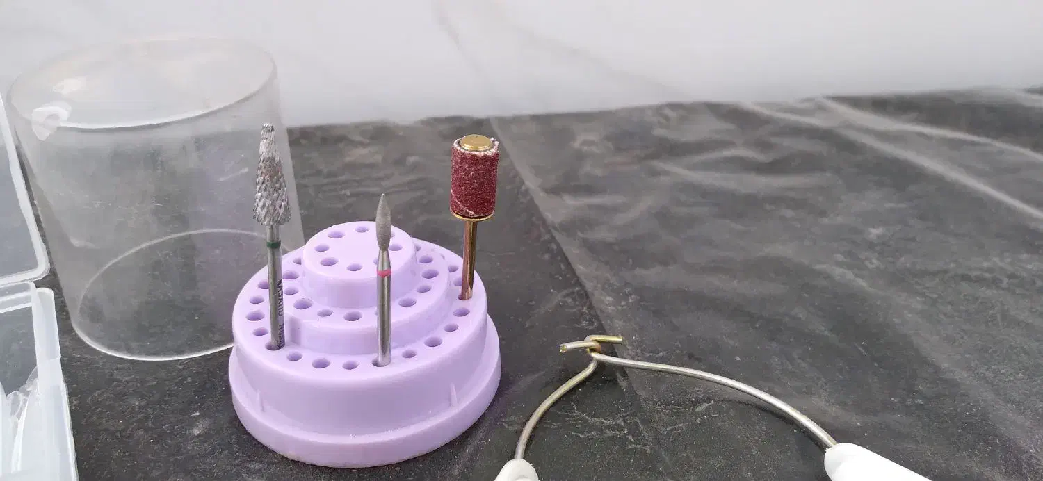 لوازم ناخن و میز ناخن|آرایشی، بهداشتی، درمانی|خمینیشهر, |دیوار