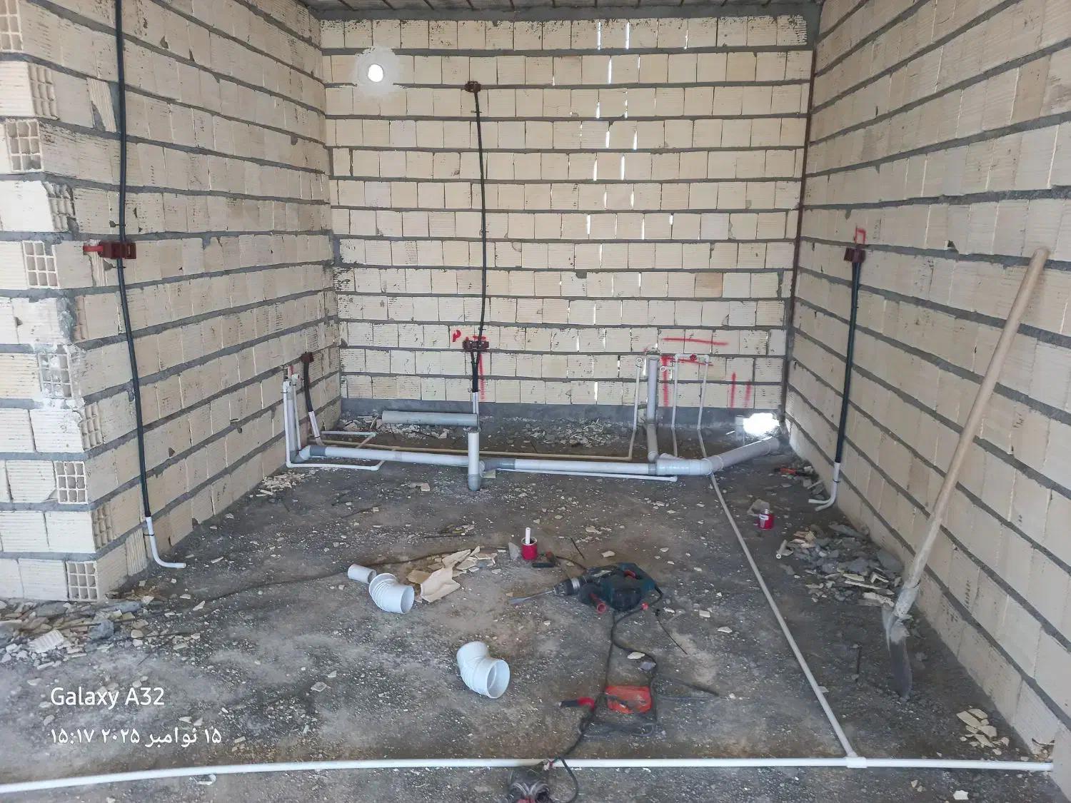 برق کشی و لوله کشی آب و فاضلاب|خدمات پیشه و مهارت|میناب, |دیوار