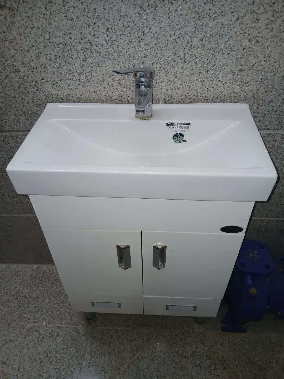 روشویی کمددار و شیر سالم|لوازم سرویس بهداشتی|قم, صادقی|دیوار