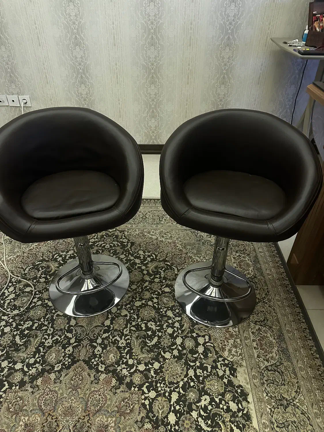 صندلی کانتر|صندلی و نیمکت|اندیشه, اندیشه فاز ۱|دیوار