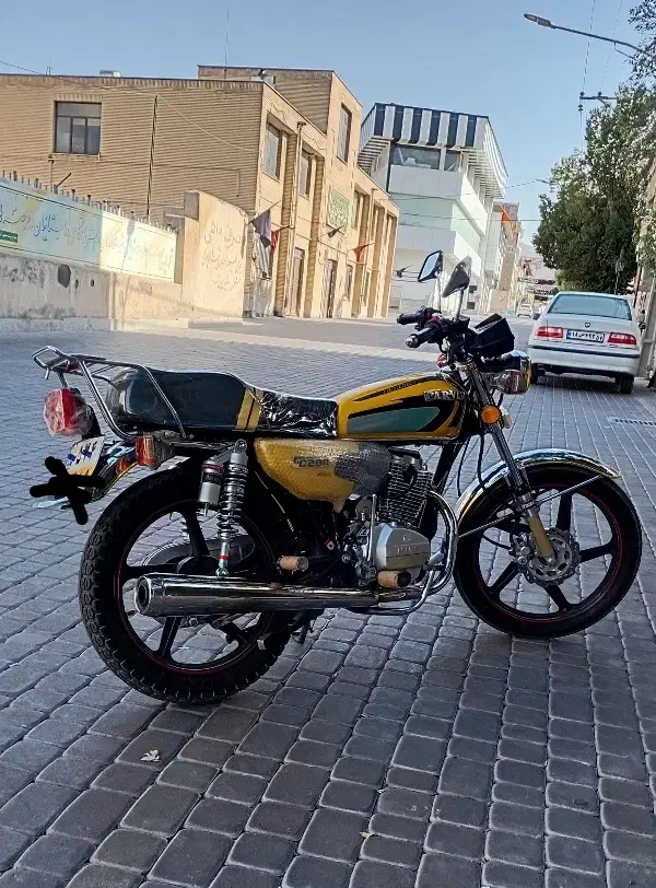 هندا۲۰۰ ۱۴۰۲ عروسک|موتورسیکلت|تفرش, |دیوار