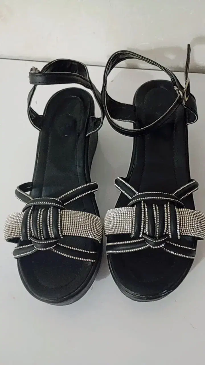 صندل|کیف، کفش، کمربند|زابل, |دیوار