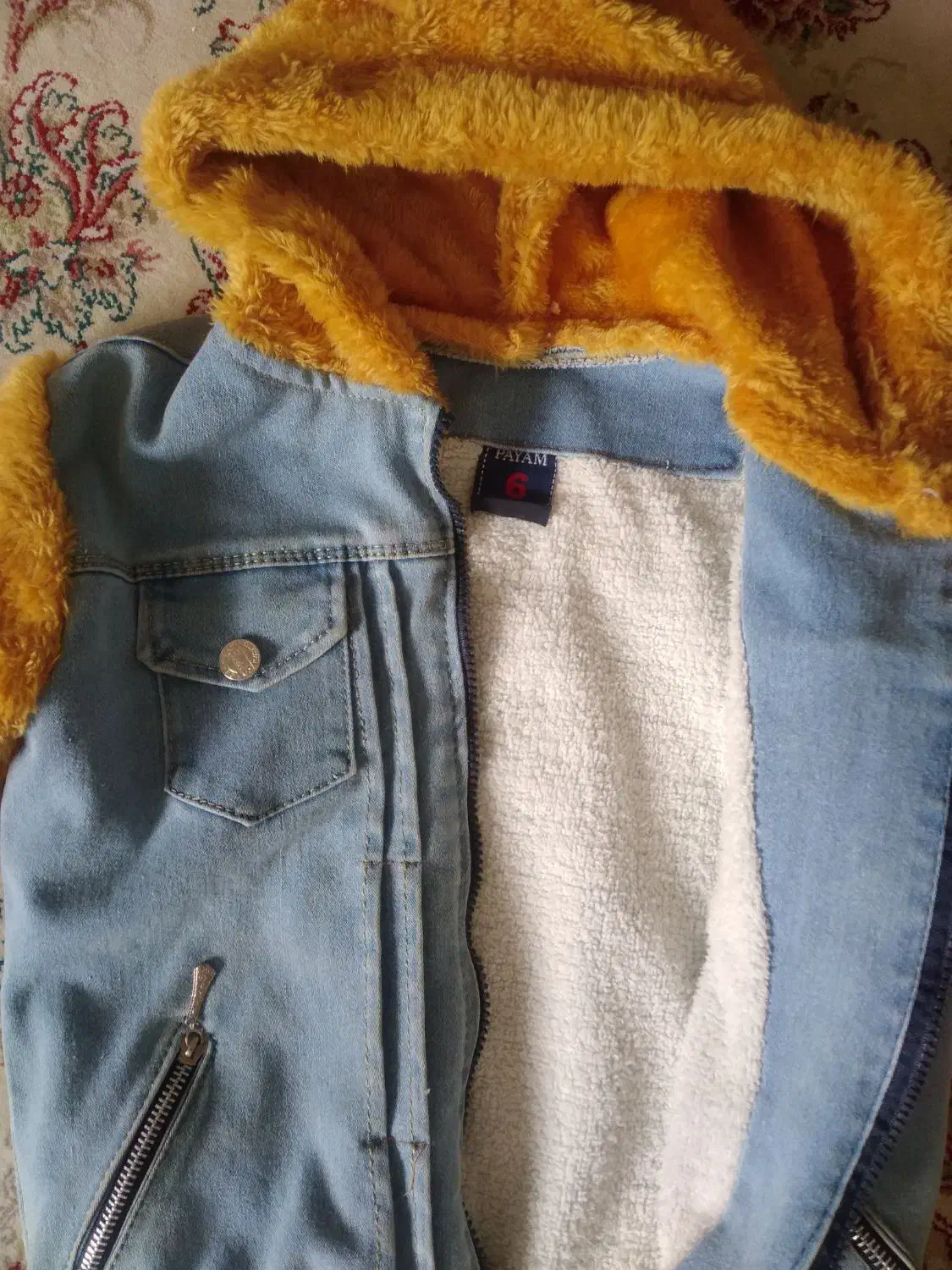 کاپشن لی|لباس|بابل, |دیوار