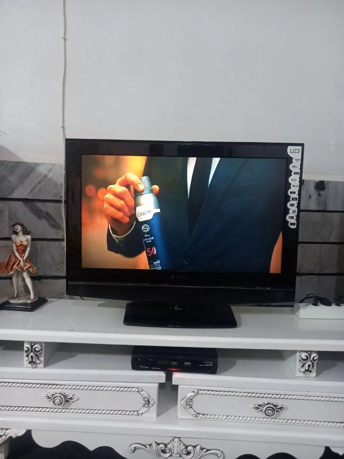 تلویزیون ۳۲ اینچ ال سی دی صنام|تلویزیون و پروژکتور|تاکستان, |دیوار