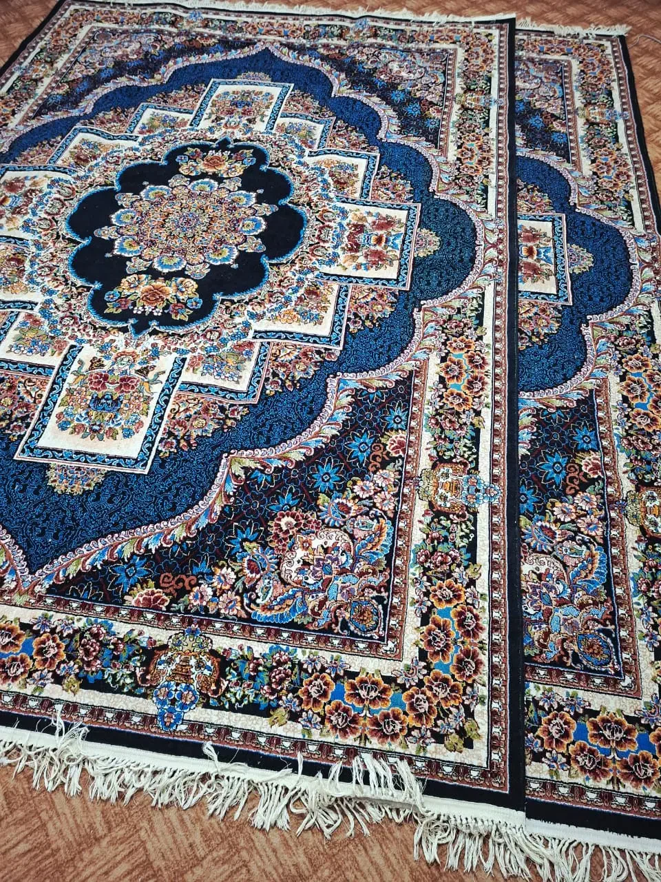 1جفت فرش 9 متری طرح ناردون و 4عدد پشتی|فرش|پاکدشت, پاکدشت (مامازند)|دیوار