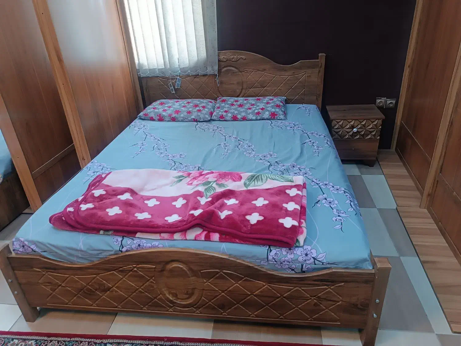 تخت خواب دو نفره نو بدون خط و خش|تخت و سرویس خواب|یزد, |دیوار