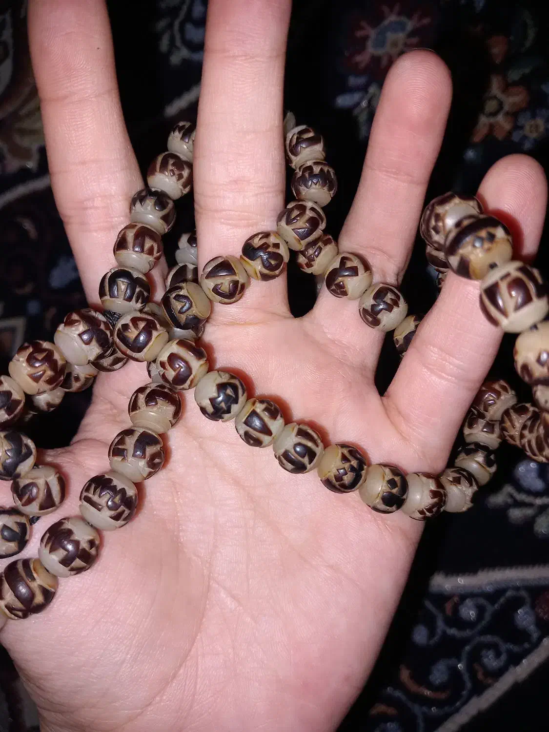 تَسبیح زندان باف،هَسته خُرما|کلکسیون اشیاء عتیقه|گنبد کاووس, |دیوار