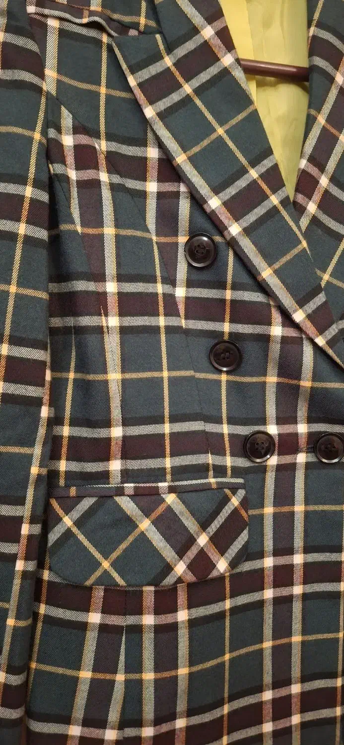 کت چهارخانه|لباس|لاهیجان, قیام|دیوار