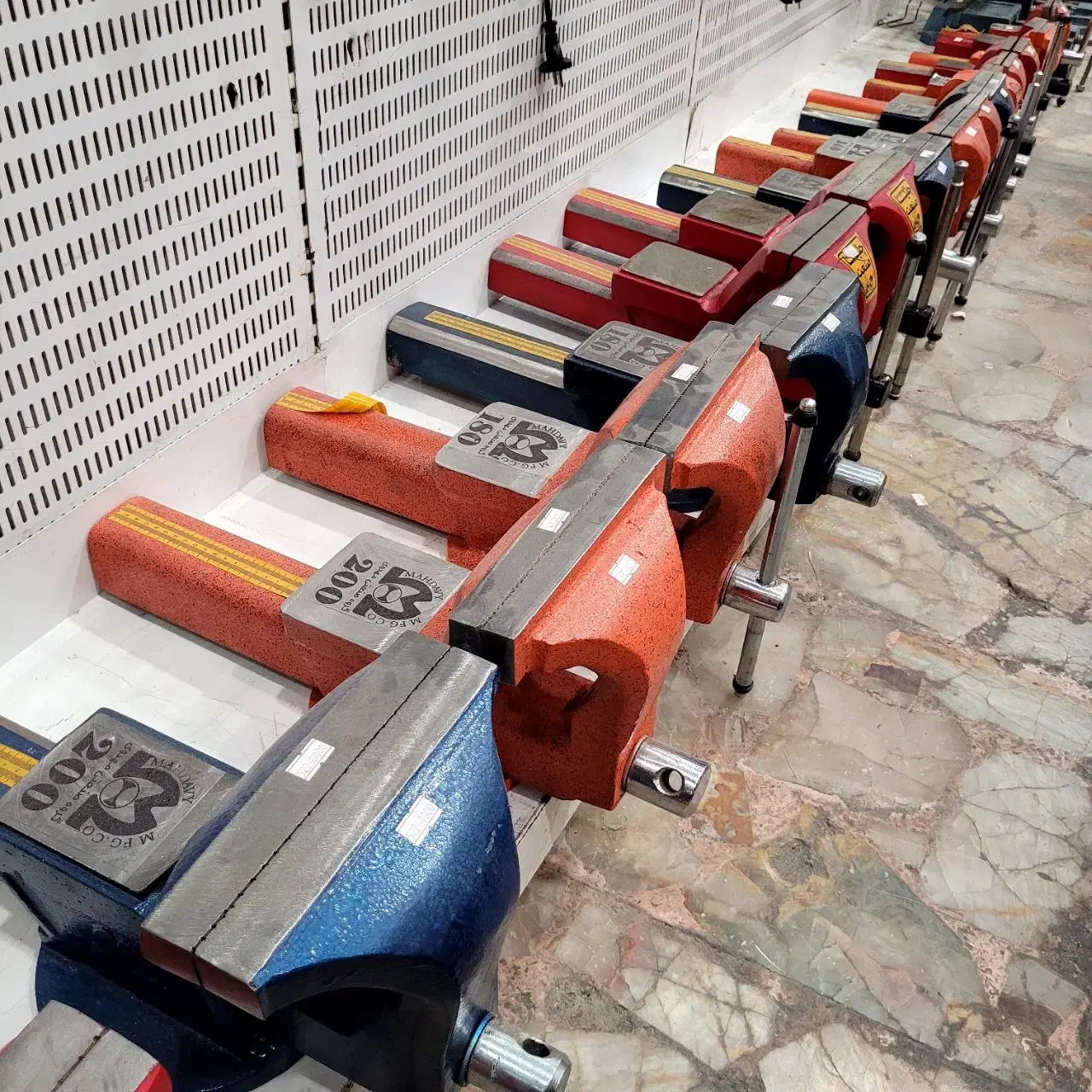 گیره گیرپا رومیزی چدنی و فولادی|ابزارآلات|شیراز, دروازه اصفهان|دیوار