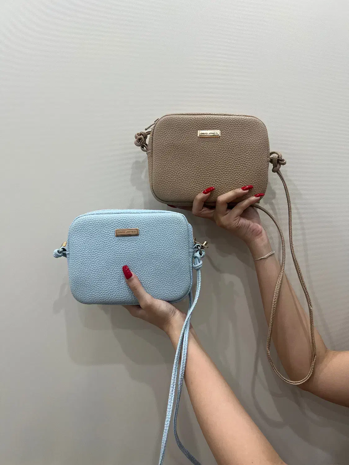 کیف|کیف، کفش، کمربند|رشت, دیلمان|دیوار