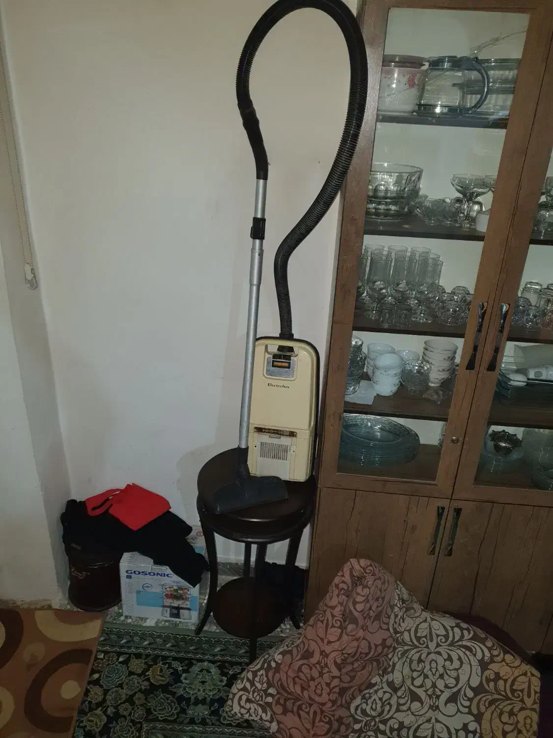 جاروبرقی کلاسیک Electrolux مدل 350 ساخت سوئد سالم|جاروبرقی، جارو شارژی، بخارشو|کرمانشاه, |دیوار