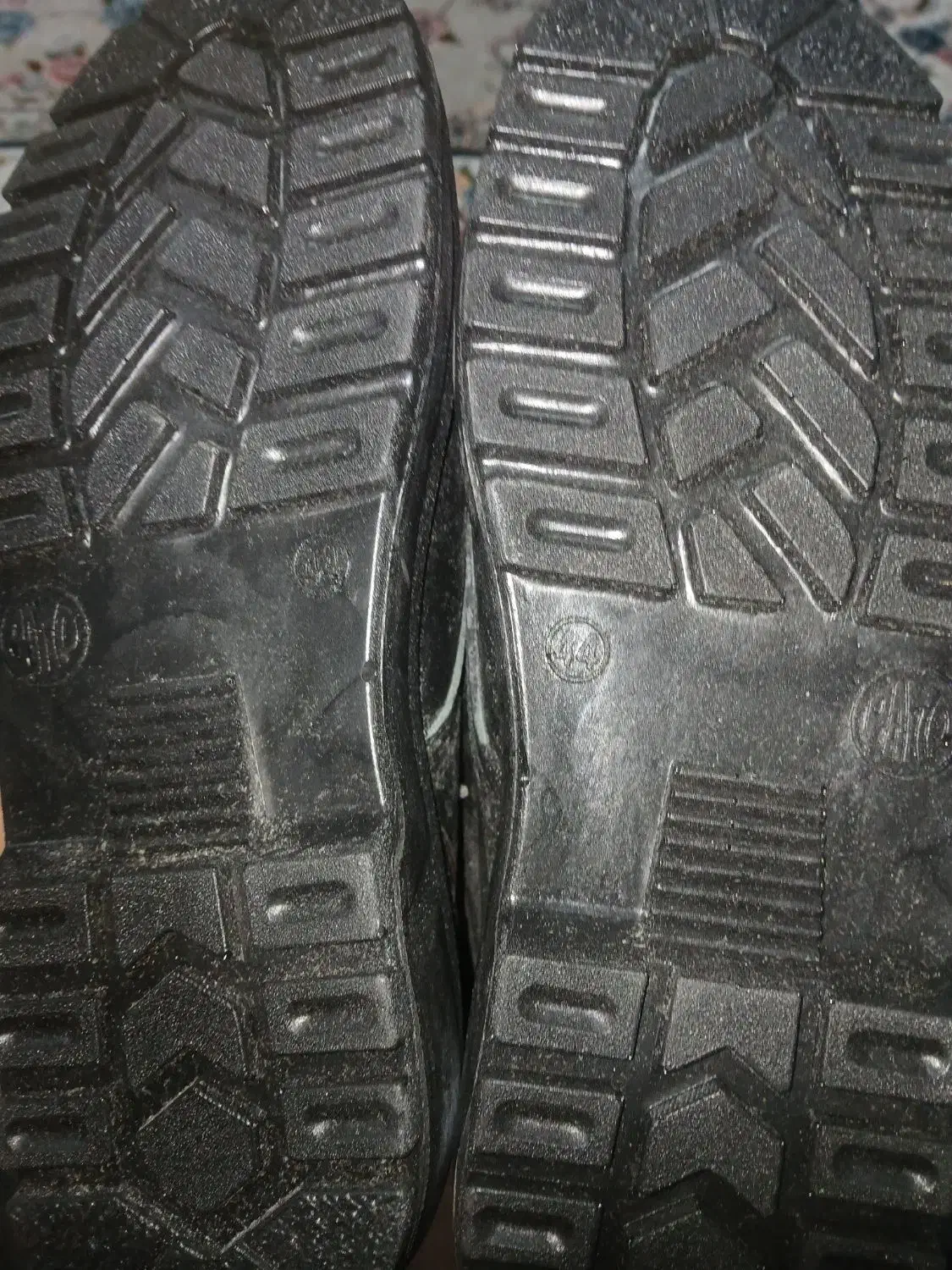 پوتین|کیف، کفش، کمربند|رشت, منظریه|دیوار