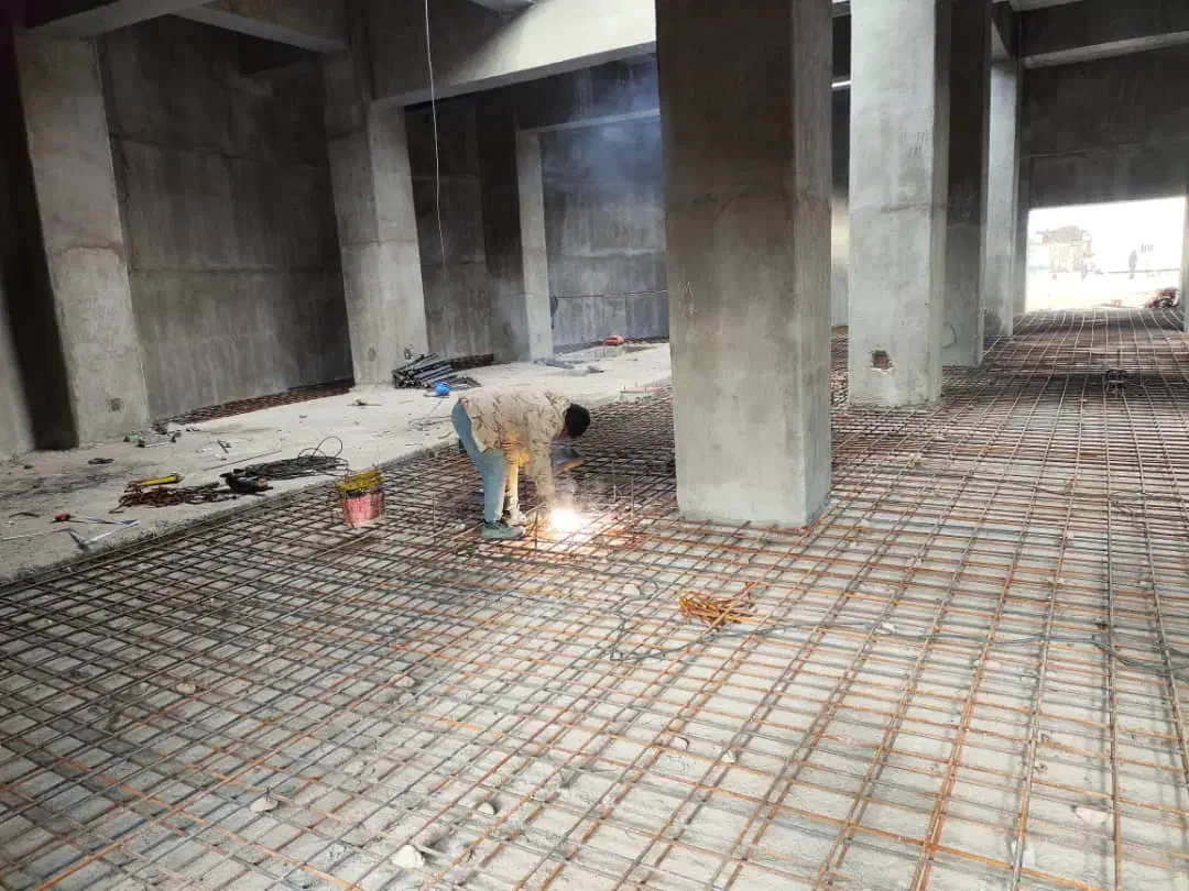 بتن ریزی کف با ماله پروانه سرنشین دار|خدمات پیشه و مهارت|هشتگرد, شهرک راه آهن|دیوار