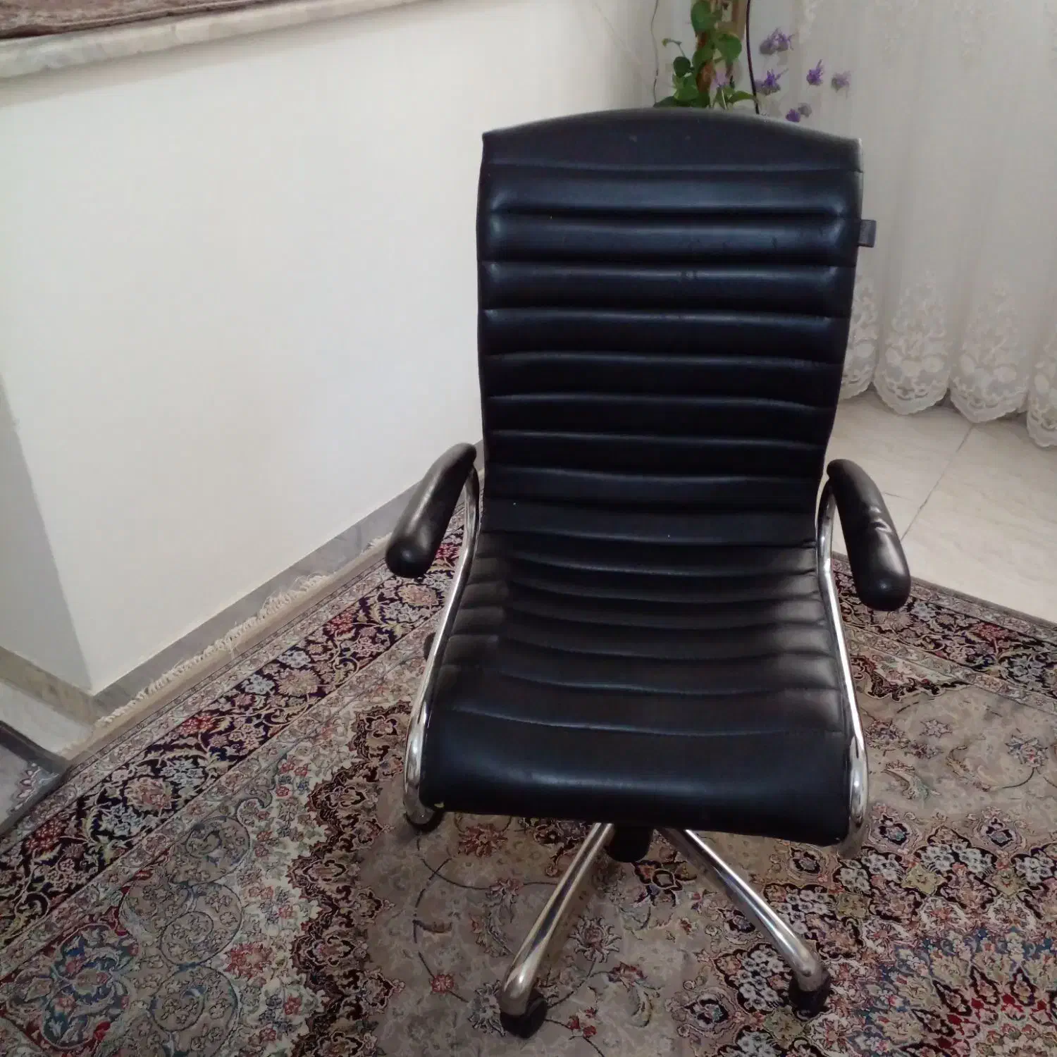 صندلی گردان چرخدار|صندلی و نیمکت|رشت, معلم|دیوار