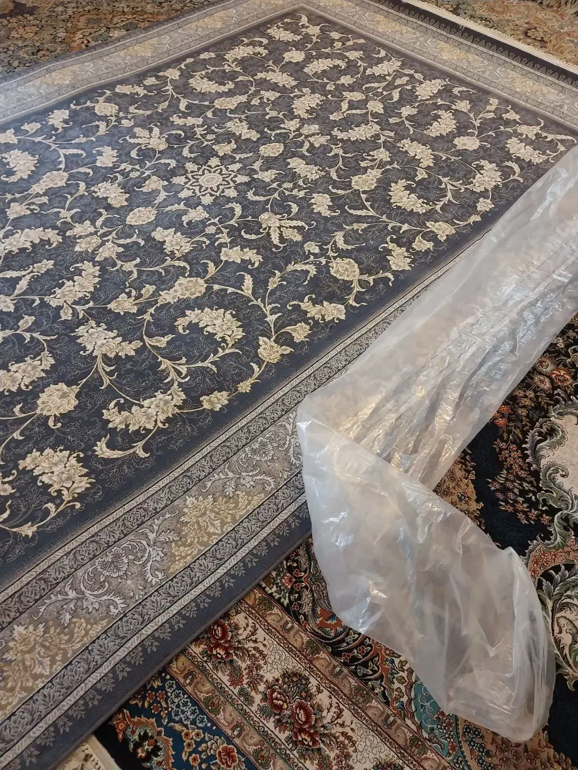 ۲تخته فرش ۹متری ۷۰۰شانه ۲۵۵۰ تراکم آک درجه۱|فرش|خرم‌آباد, |دیوار