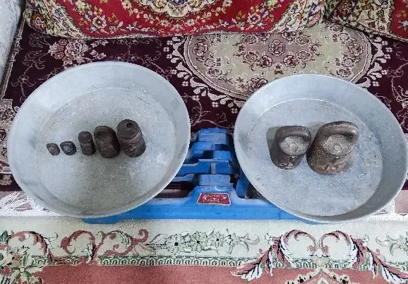 ترازو۲۰کیلویی قدیمی|کلکسیون اشیاء عتیقه|ورامین, ورامین|دیوار