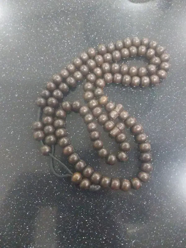 تسبیح چوبی قدیمی|کلکسیون اشیاء عتیقه|تهران, نیروی هوایی (پیروزی)|دیوار