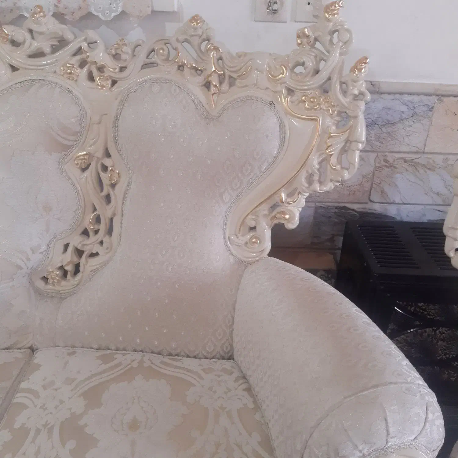 مبل سلطنتی ۹نفره فاخر وشکیل فوم سرد وچوب گردو|مبلمان خانگی و میز عسلی|قم, سید معصوم|دیوار