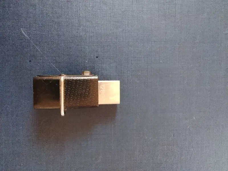 فلش مموری(سن دیسک)۱۲۸گیگ|قطعات و لوازم جانبی رایانه|ساوه, |دیوار