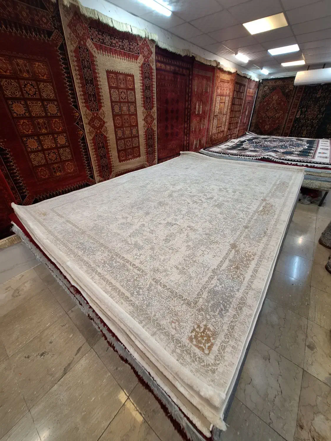 فرش مارون ۹ متری سبز و بژ و طوسی سبز|فرش|مشهد, امیر|دیوار