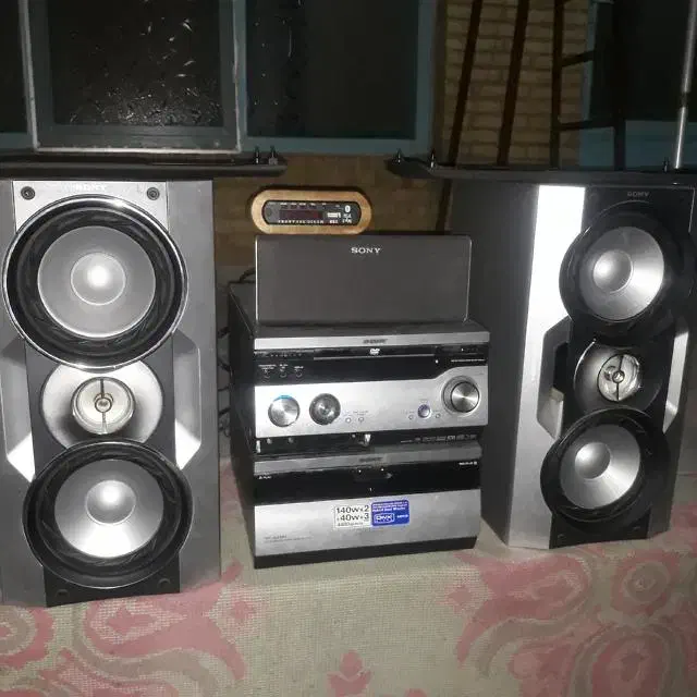 تعدادی رادیو ضبط قدیمی. م خاتمی|سیستم صوتی خانگی|یزد, |دیوار