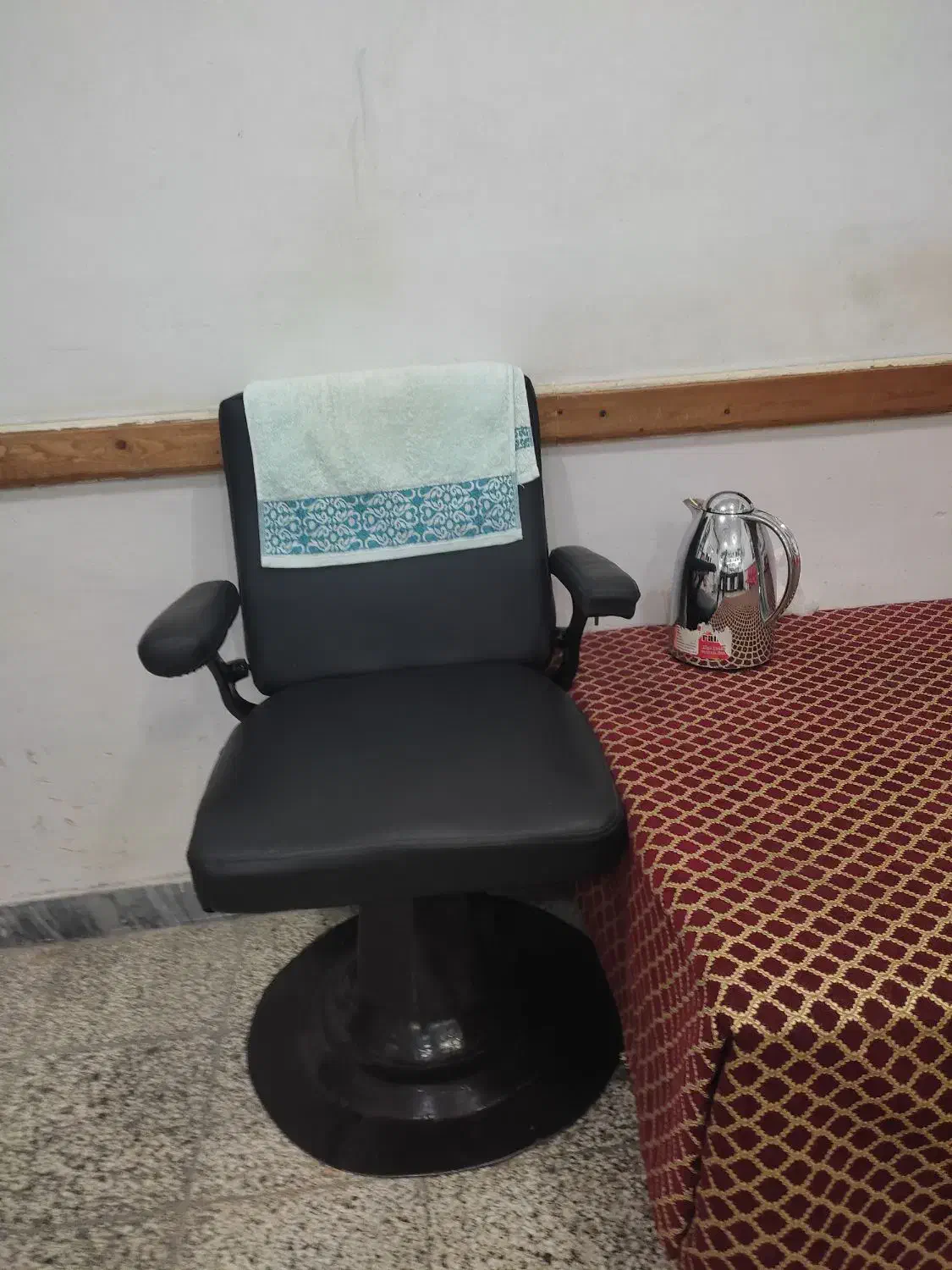 صندلی آرایشگاه مردانه|آرایشگاه و سالنهای زیبایی|مراوه, |دیوار