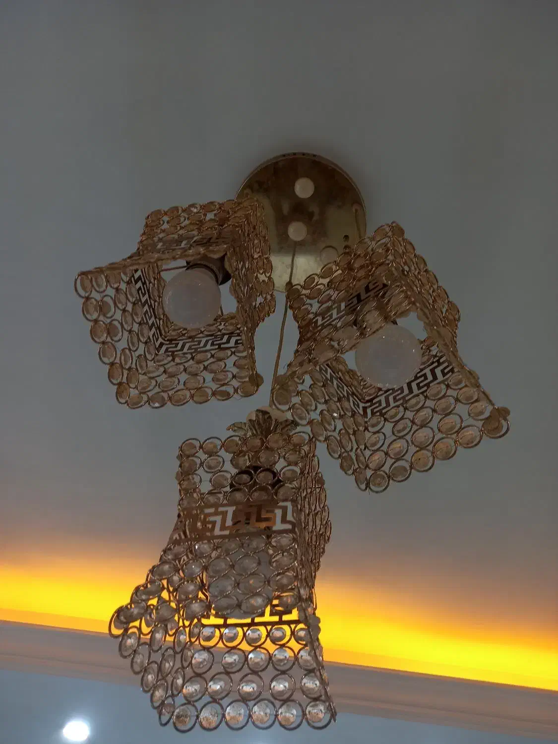 لوستر طلایی|لوستر و چراغ آویز|قرچک, باقرآباد|دیوار