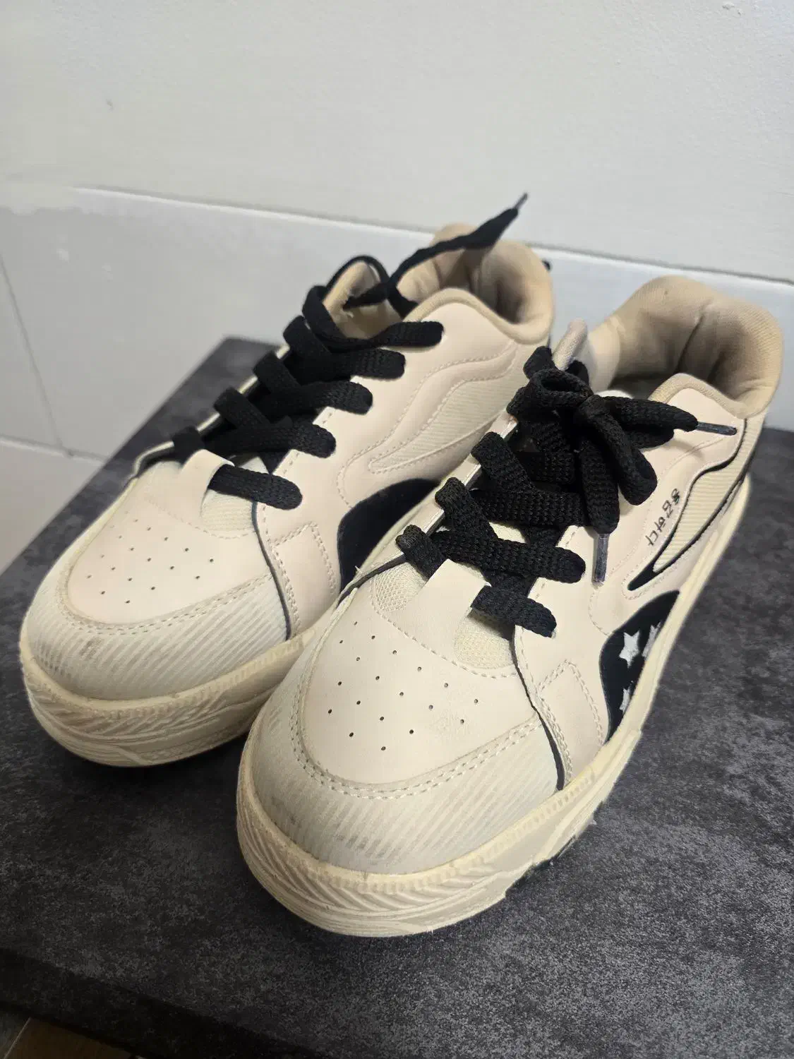 کفش اسپورت کرم و مشکی|کیف، کفش، کمربند|یزد, |دیوار