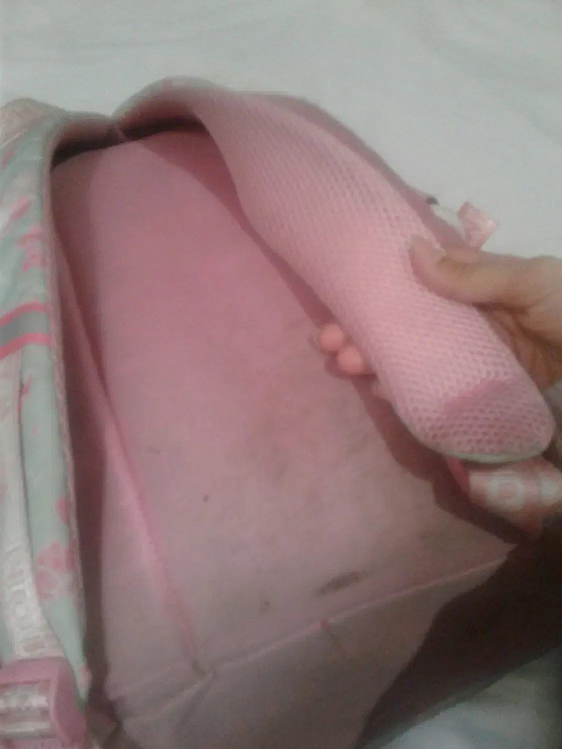 یک عدد  کیف مدرسه|کیف، کفش، کمربند|سبزوار, کهنه آب|دیوار