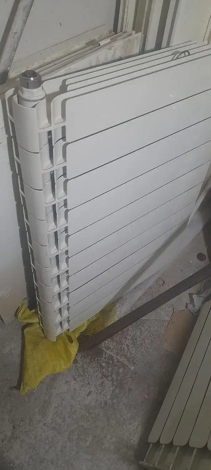 ۳عدد رادیاتور.  ۲۸ پره در مجموع. سلامت.  سلامت|آبگرمکن، پکیج، شوفاژ|ملایر, |دیوار