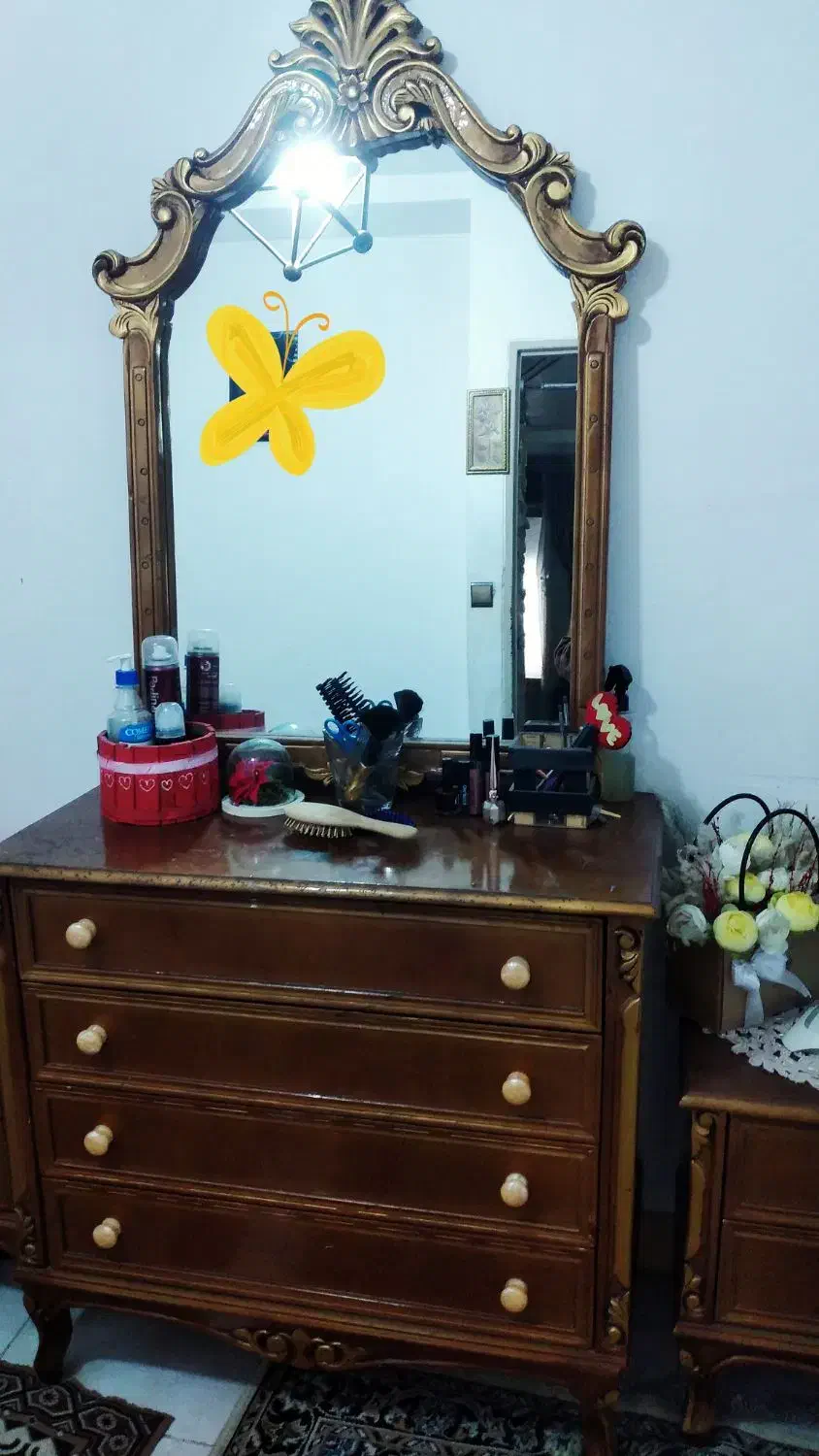 دو عدد عسلی و دراور و آیینه و صندلی آرایش|مبلمان خانگی و میز عسلی|پیشوا, |دیوار