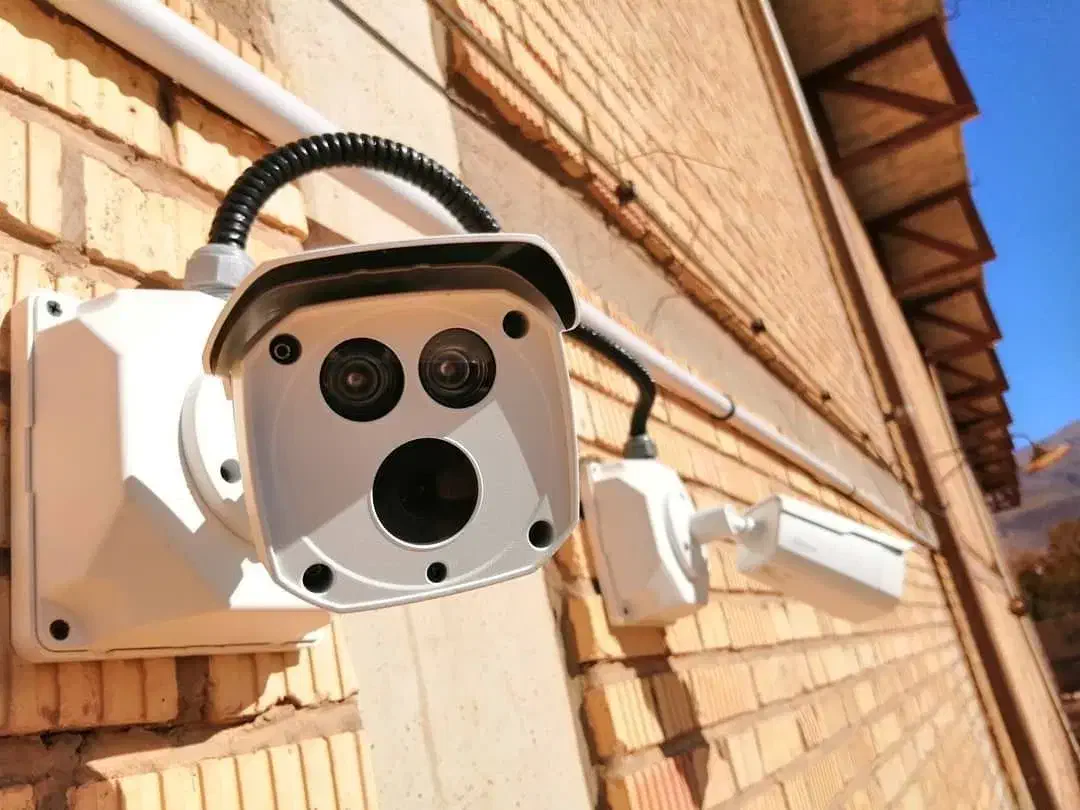 دوربین مداربـسته،زاویه باز،تصـویر شـفاف|دوربین مداربسته|تهران, نیروی هوایی (پیروزی)|دیوار