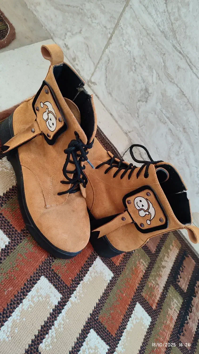 نیم بوت|کیف، کفش، کمربند|بهارستان, |دیوار