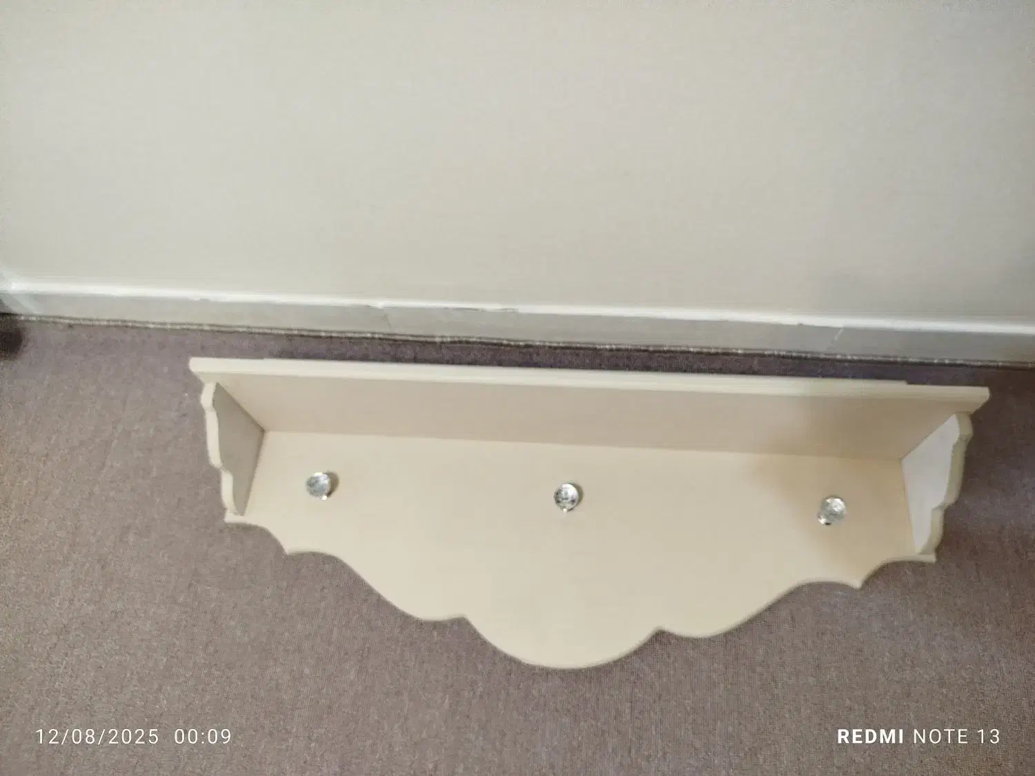 شلف بالای تخت در حد نو|کتابخانه، شلف، قفسه‌های دیواری|قم, انسجام|دیوار