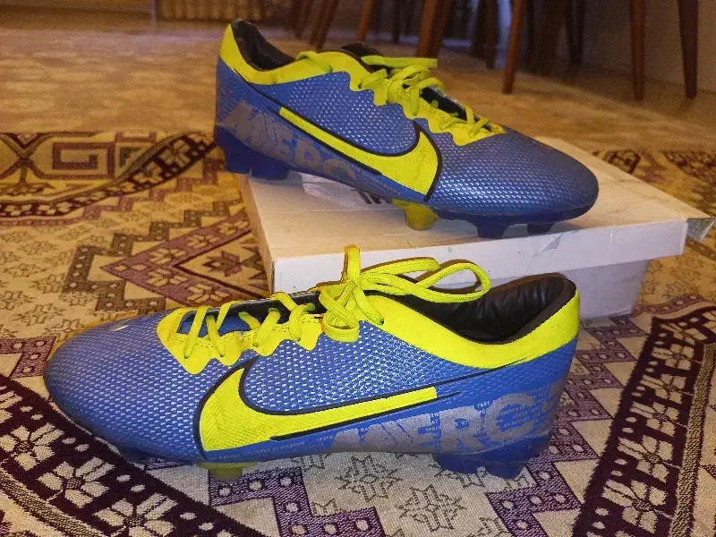 کفش فوتبال|تجهیزات ورزشی|بندرعباس, |دیوار