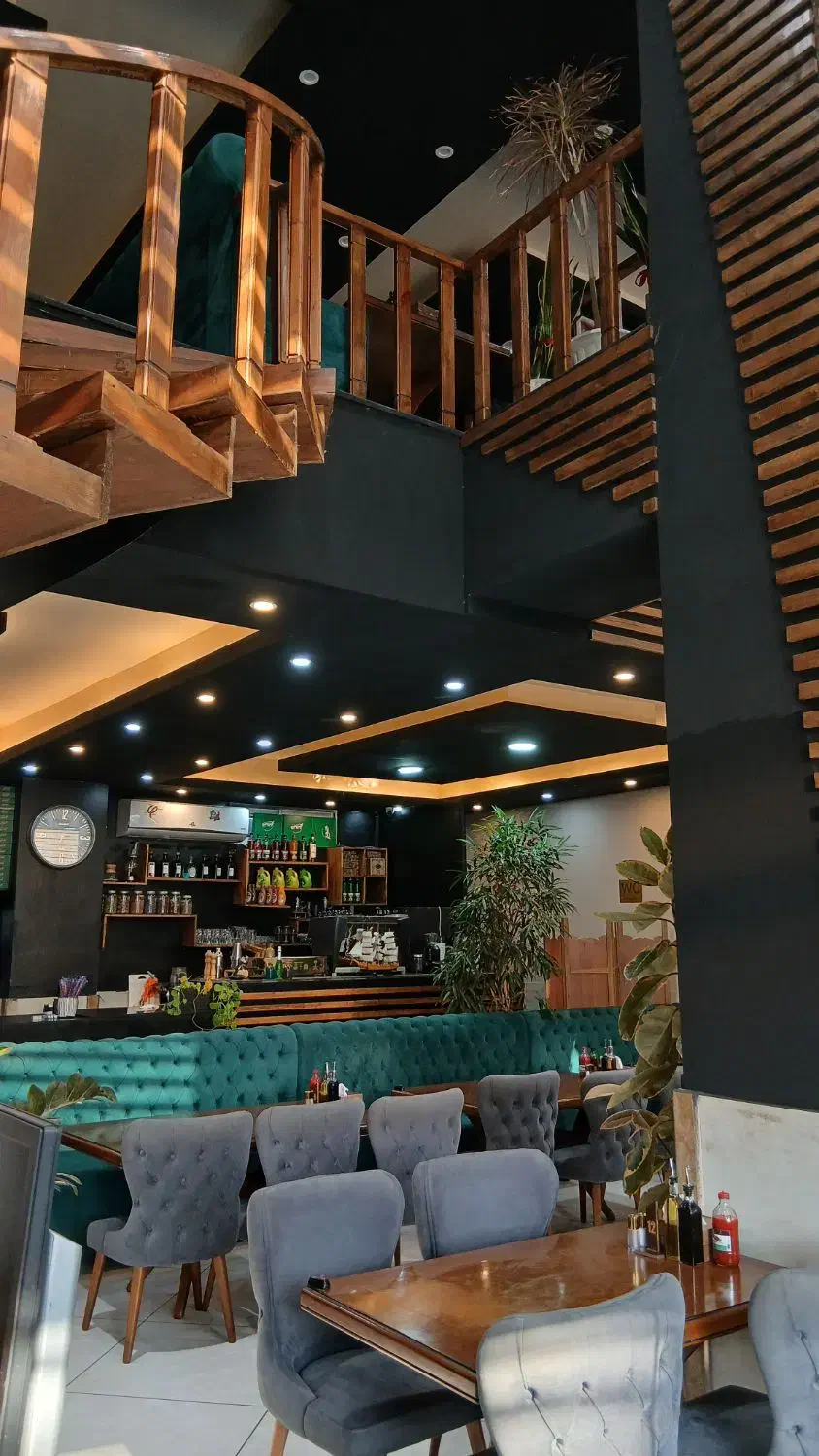 استخدام پیتزا زن و گریل کار رستوران آلپومو|استخدام خدمات فروشگاه و رستوران|تنکابن, |دیوار